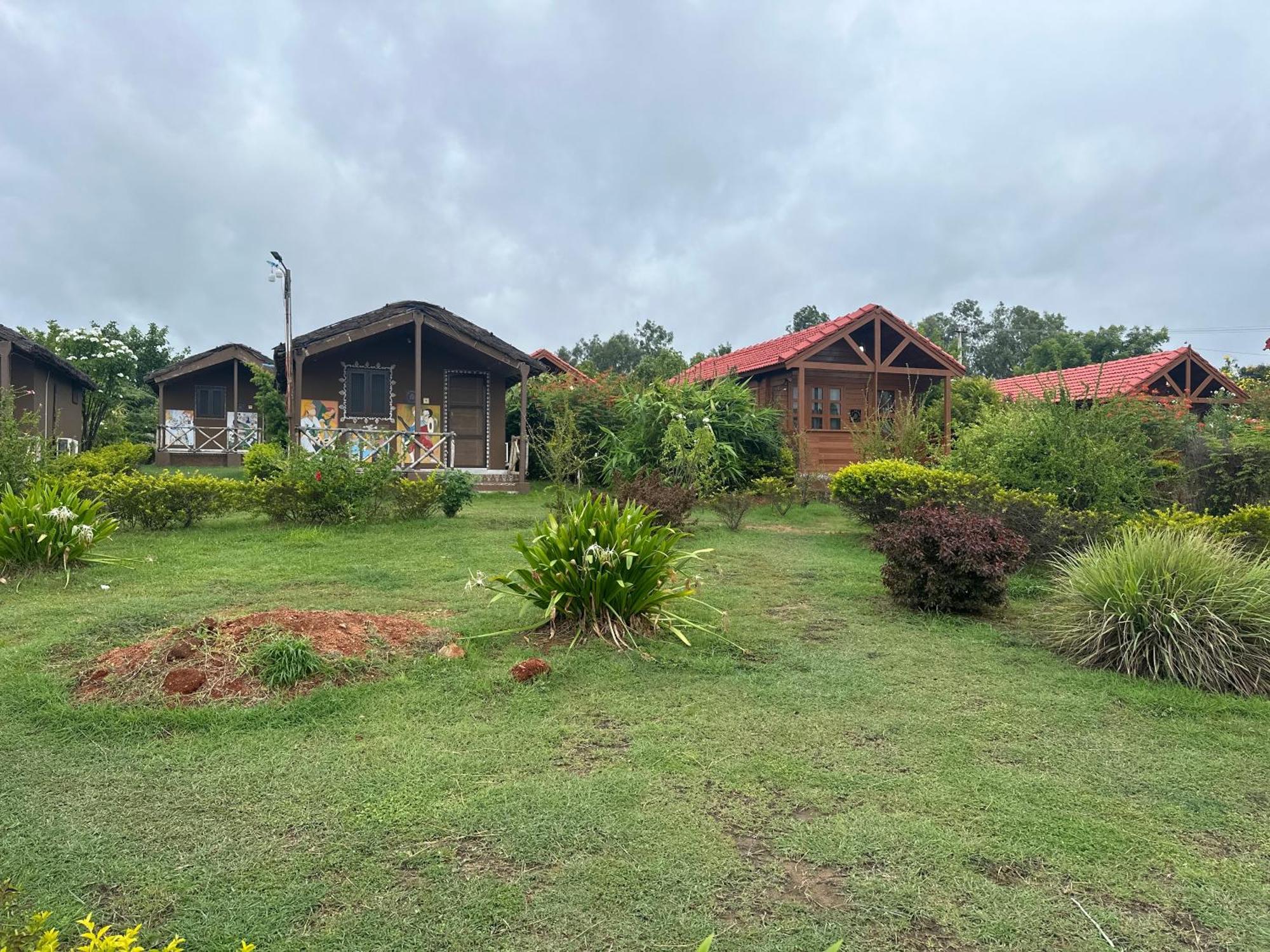 Leo Wooden Resorts ฮัมปี ภายนอก รูปภาพ
